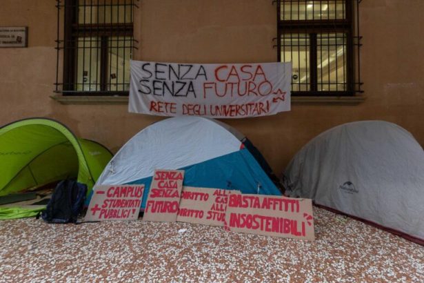 Proteste per i costi delle case