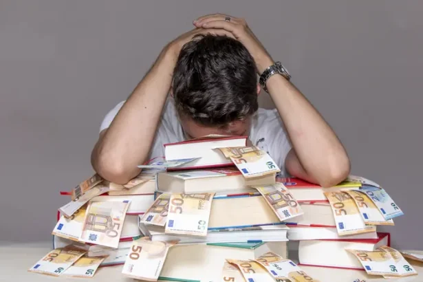 Caro libri scolastici con punte di settecento euro a studente