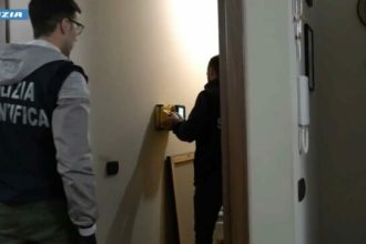 Arresti domiciliari con braccialetto elettronico per duplice omicidio e occultamento di cadaveri