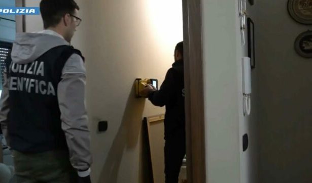 Arresti domiciliari con braccialetto elettronico per duplice omicidio e occultamento di cadaveri